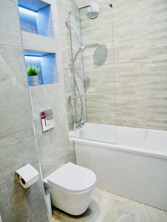 Luxury 3 Bedroom Apartment Near Bournemouth Beach & Poole エクステリア 写真